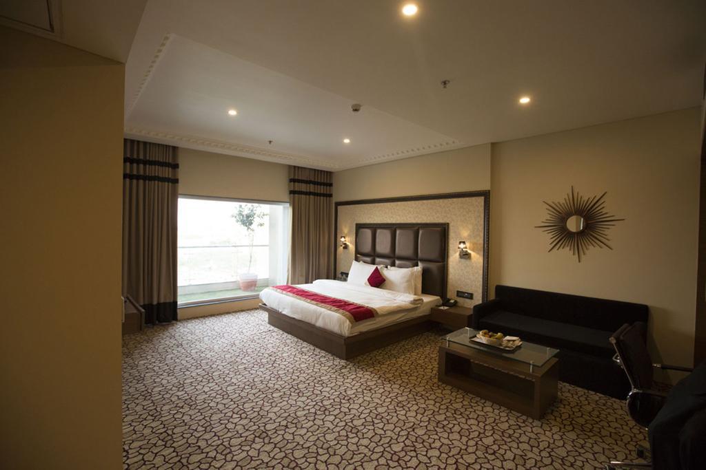 Anjushree Hotel Ujjain Exterior photo